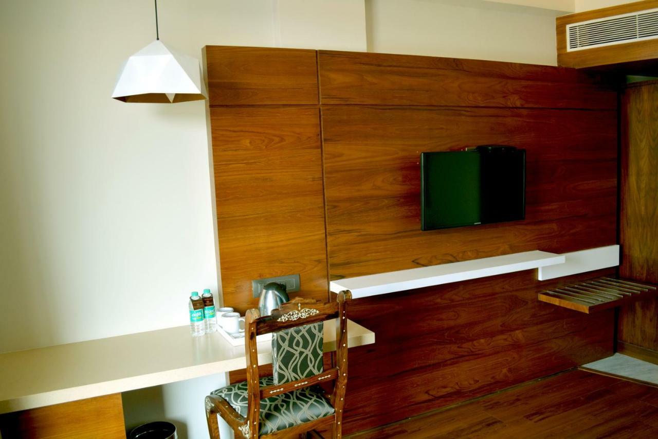 Rk Residency Hotel Tiruppur Bagian luar foto